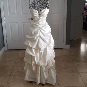 NWT David's bridal Ivory wedding dress size 1